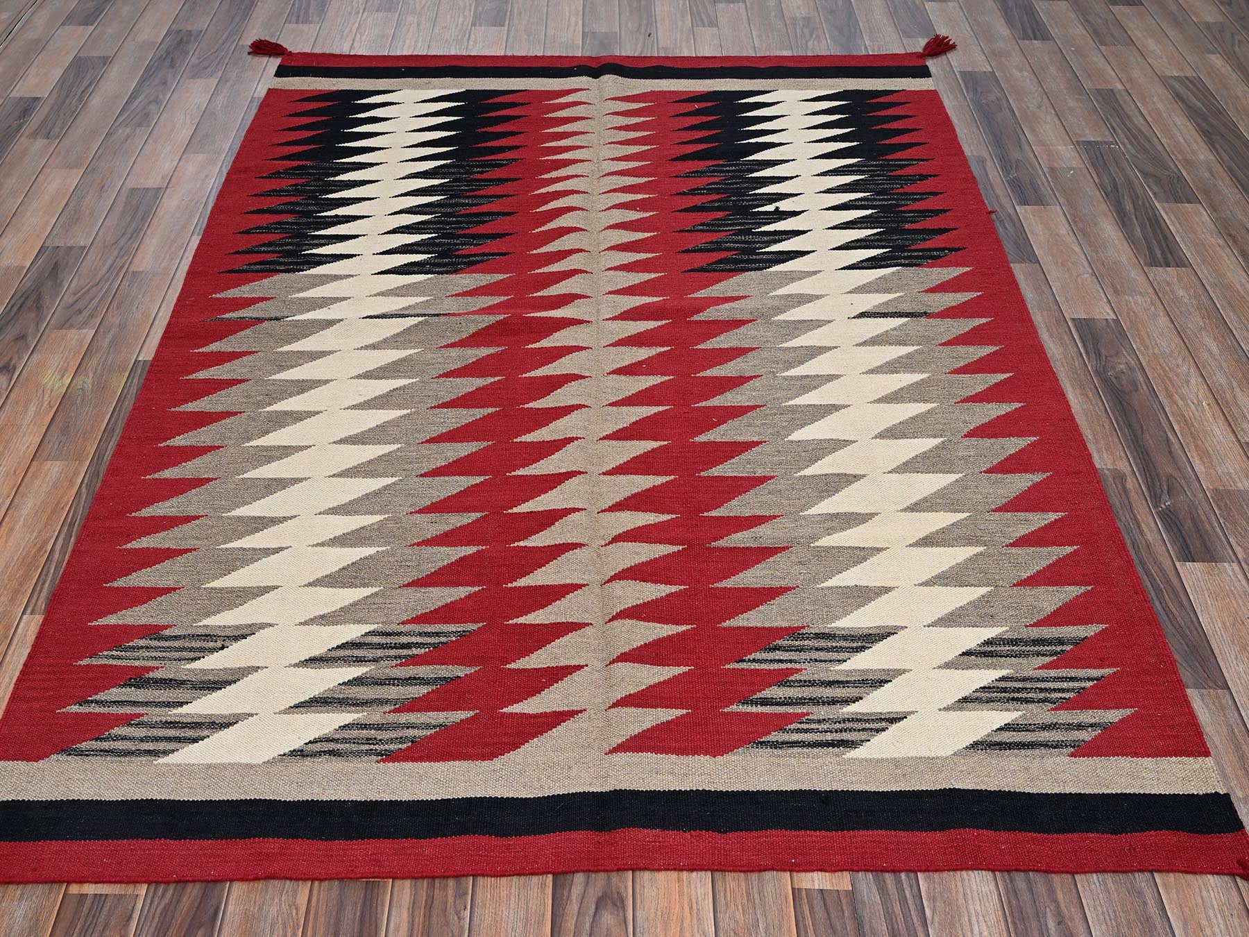 Flat-Weave hand-knotted wool rug in Red, 5'3" x 7'1" — SKU O02282 (view 2)