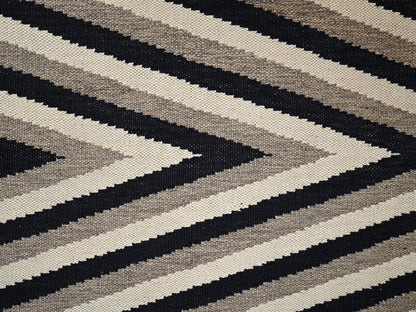 Brown 5'0" x 6'11" Flat Weave Hand woven Wool Rug - Sku: O02284