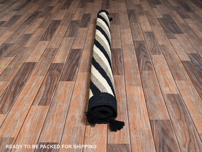 Brown 5'0" x 6'11" Flat Weave Hand woven Wool Rug - Sku: O02284