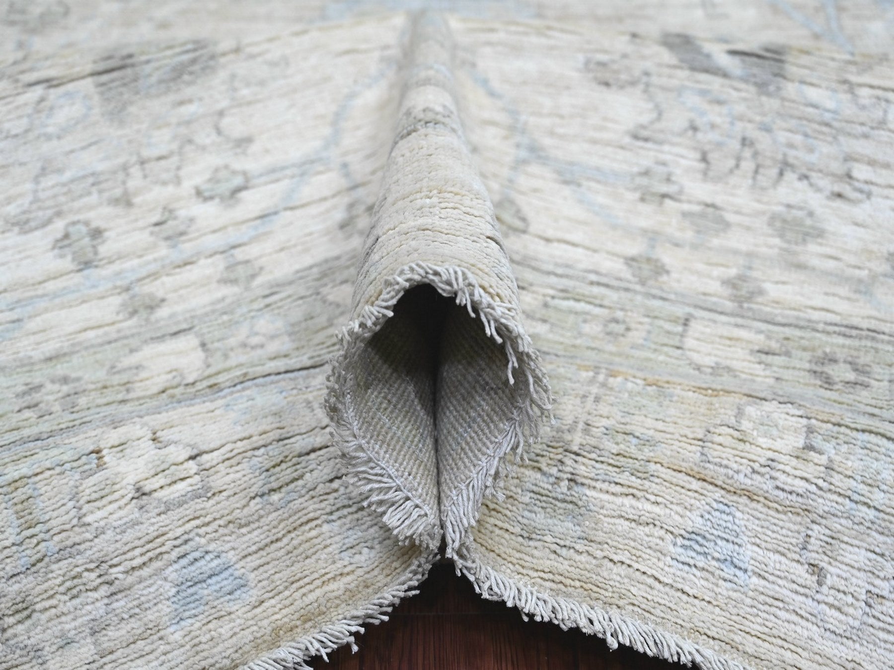 Mahal Oushak hand-knotted wool rug in Gray & Ivory, 9'10" x 13'11" — SKU O022859 (view 5)