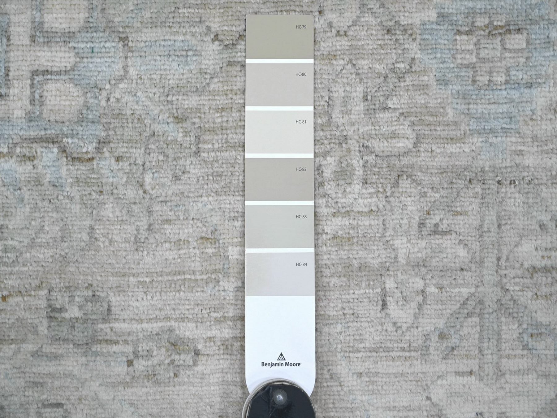 Mahal Oushak hand-knotted wool rug in Gray & Ivory, 9'10" x 13'11" — SKU O022859 (view 7)