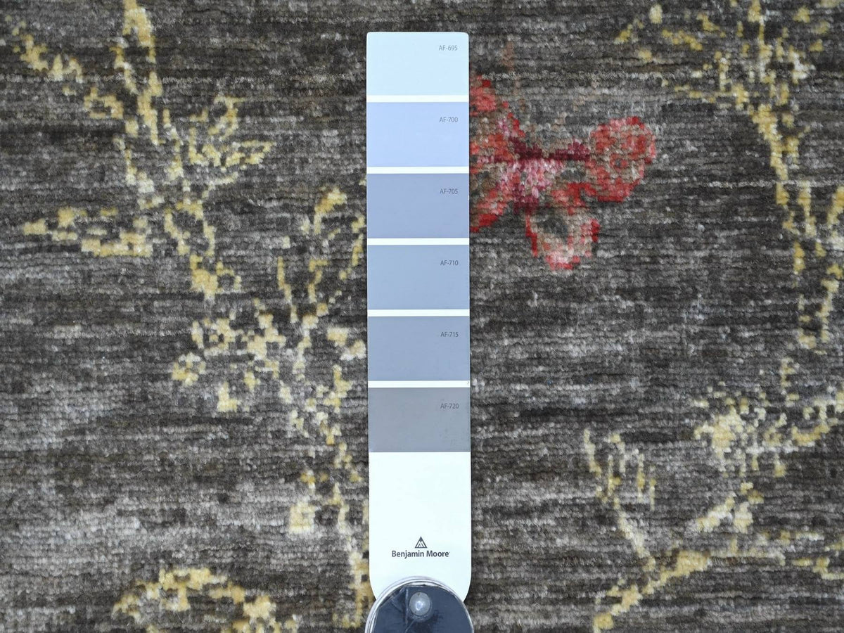 Peshawar Modern / Contemporary hand-knotted wool rug in Gray, 3'10" x 5'10" — SKU O022949 (view 3)