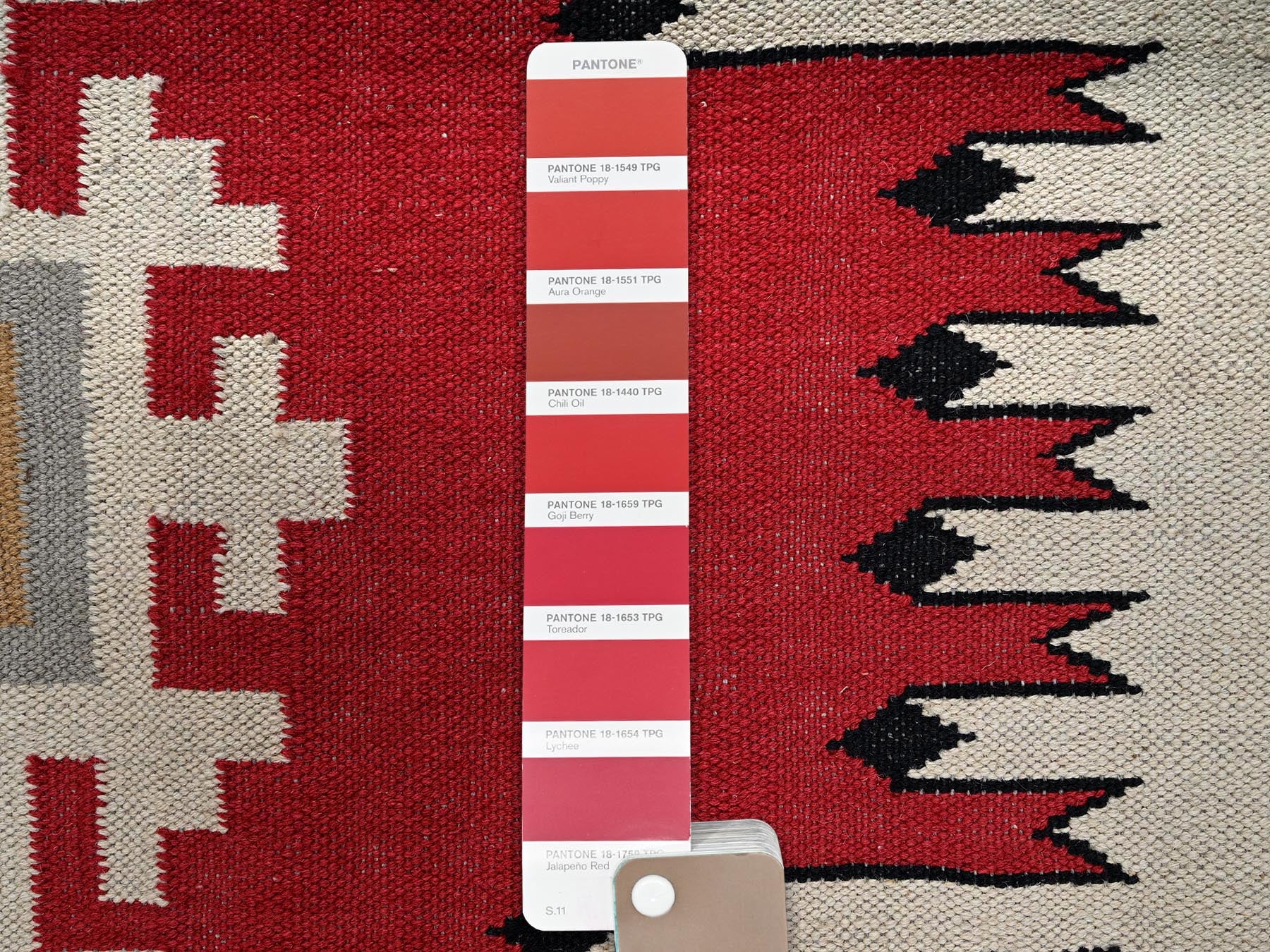 Flat-Weave hand-knotted wool rug in Red & Black, 8'3" x 9'11" — SKU O02317 (view 5)