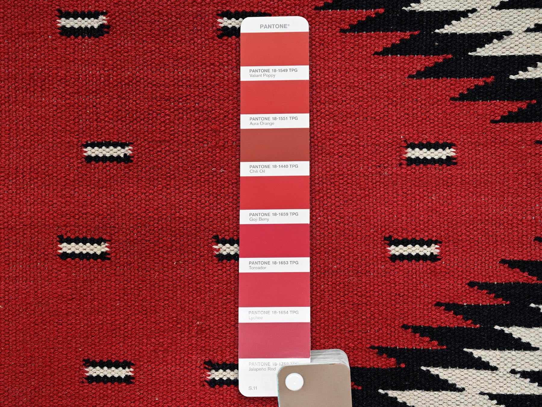 Flat-Weave hand-knotted wool rug in Red, 5'2" x 6'11" — SKU O02325 (view 5)
