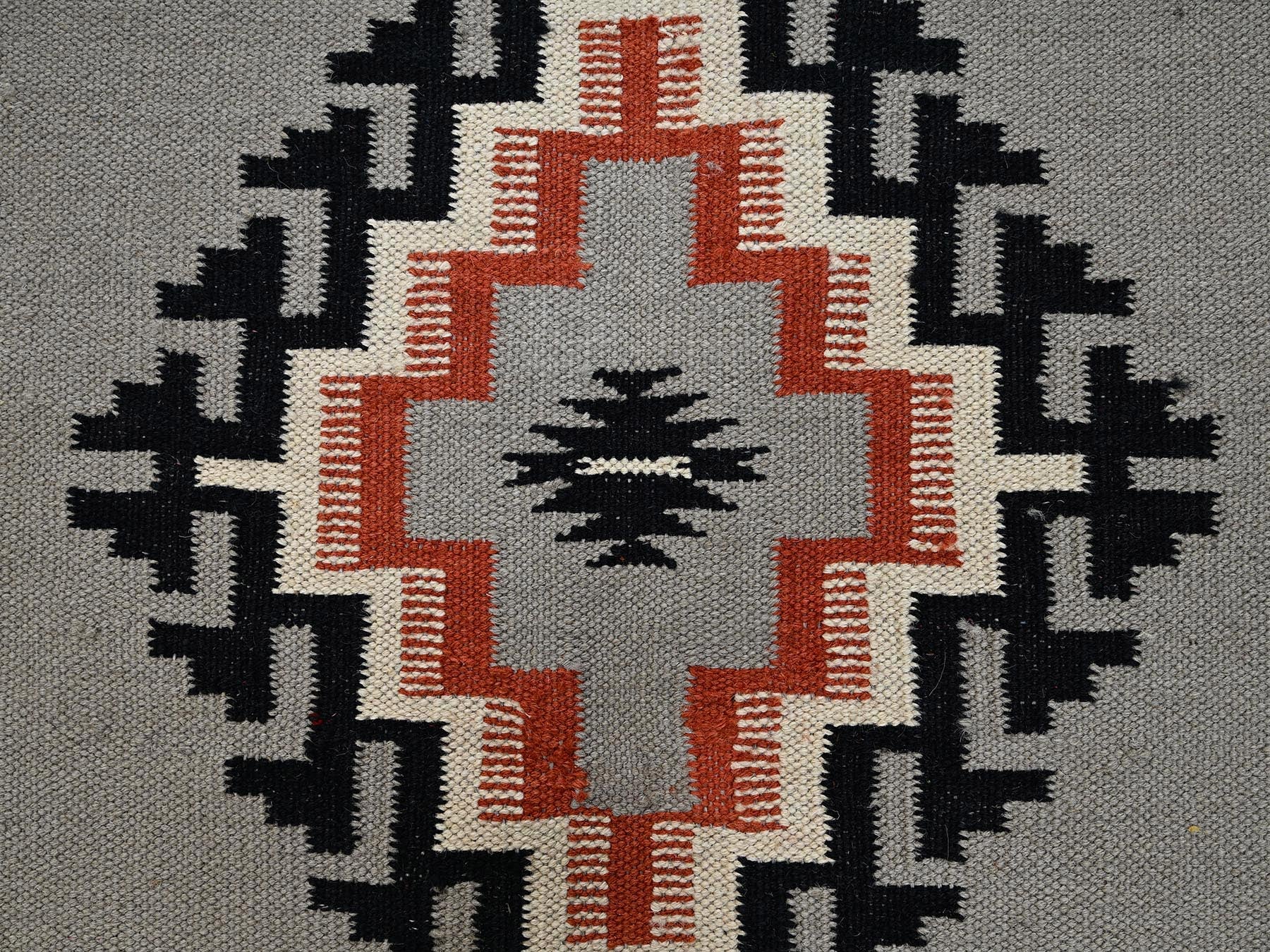 Flat-Weave hand-knotted wool rug in Gray & Black, 5'4" x 6'10" — SKU O02328 (view 4)