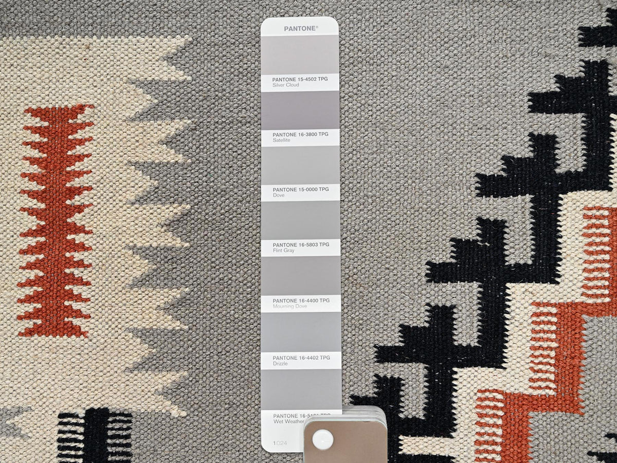 Flat-Weave hand-knotted wool rug in Gray & Black, 5'4" x 6'10" — SKU O02328 (view 5)