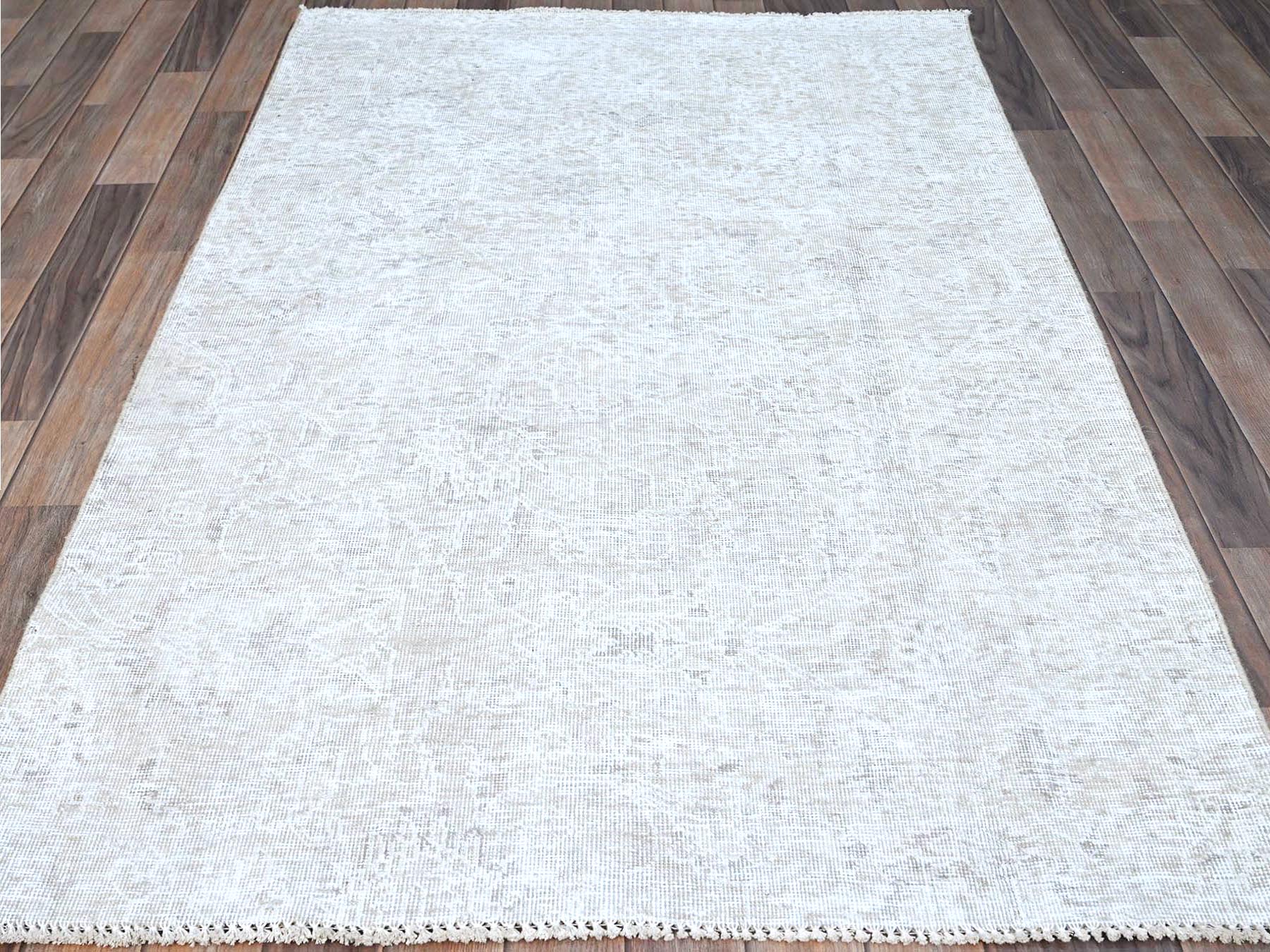 Vintage hand-knotted wool rug in Ivory, 3'11" x 6'2", SKU O0235