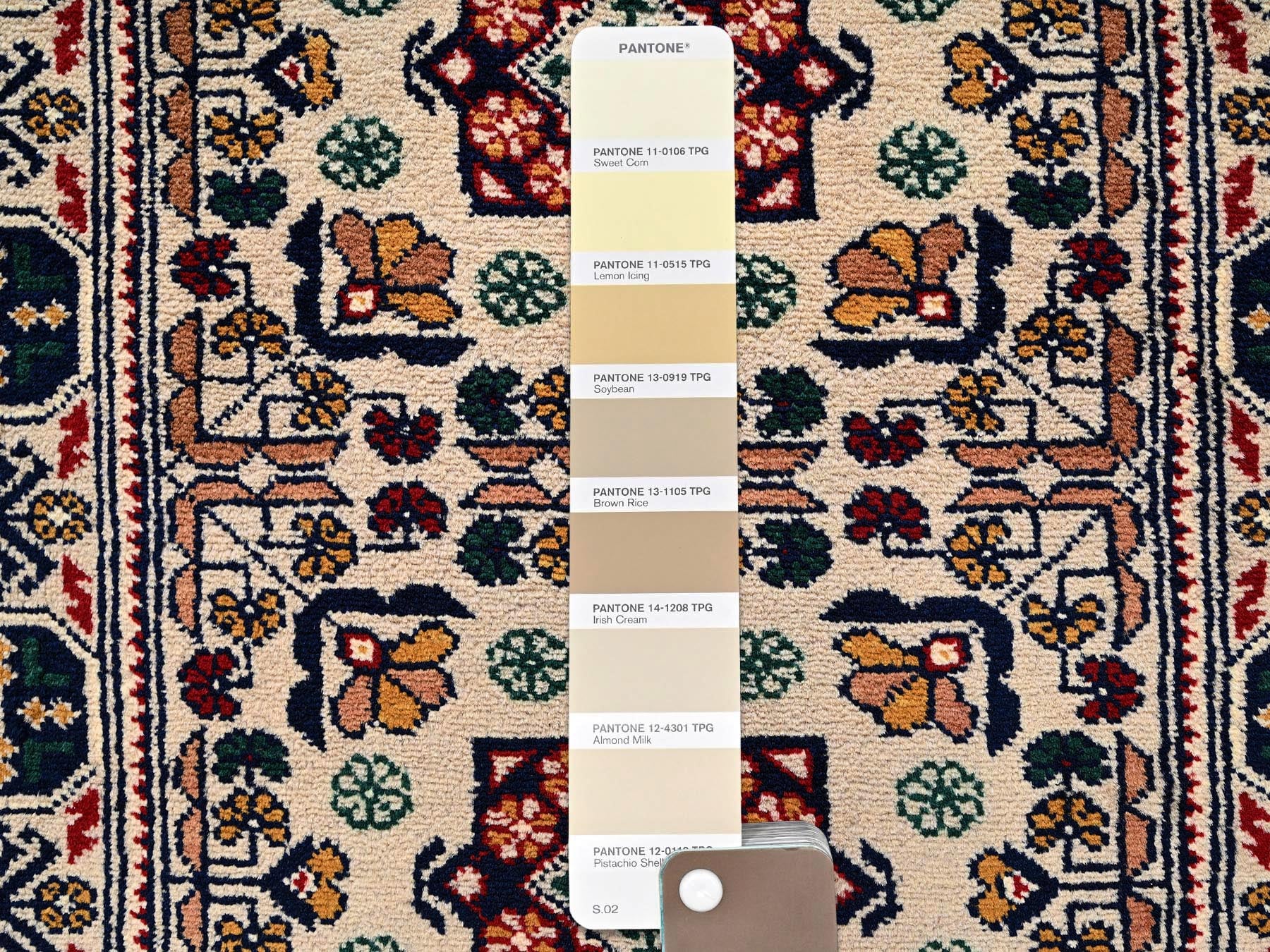 Tribal & Geometric hand-knotted wool runner in Ivory & Midnight Blue, 2'3" x 4'10" — SKU O02458 (view 4)