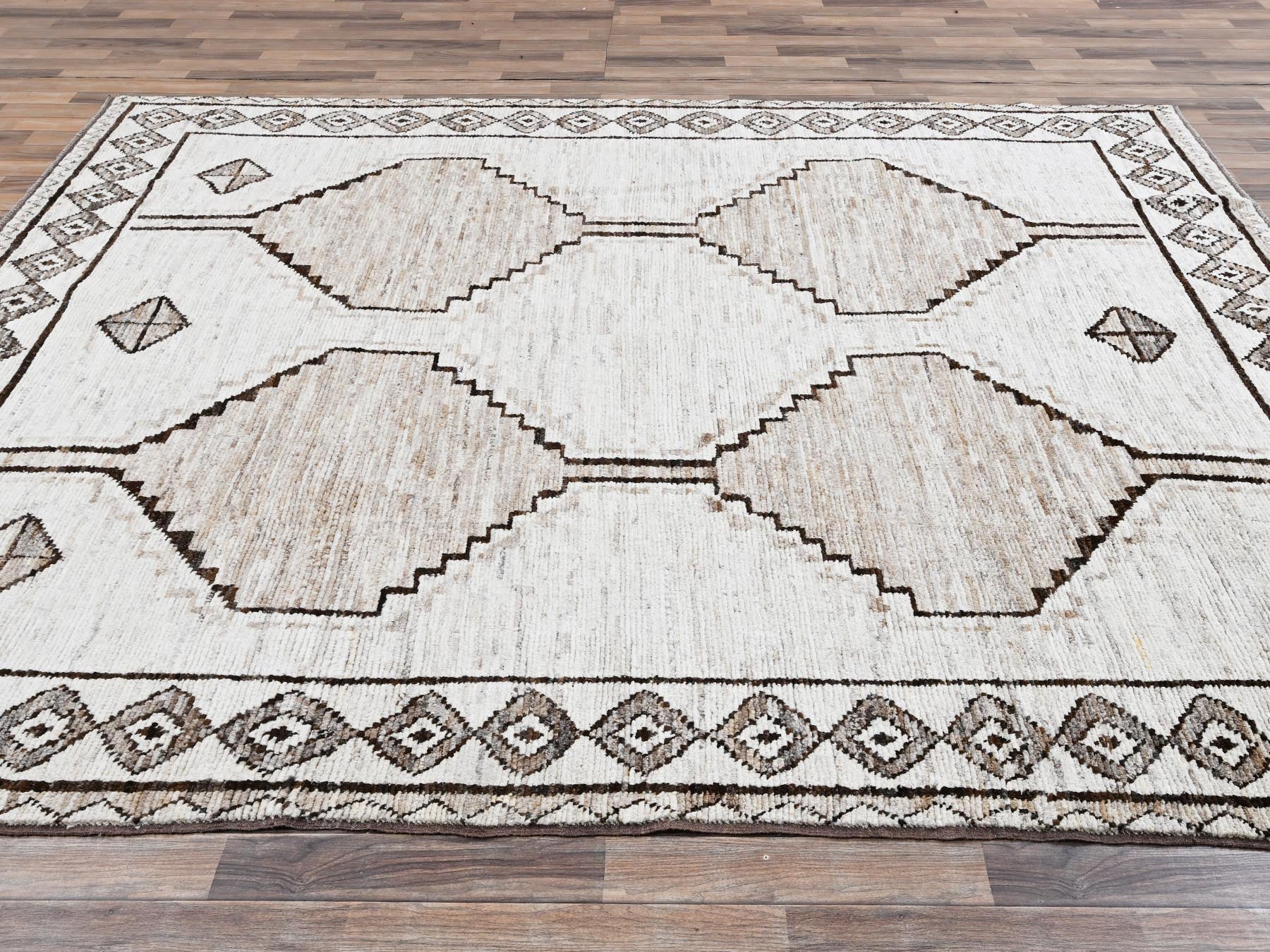 Tribal & Geometric hand-knotted wool rug in Ivory, 8'4" x 10'1" — SKU O02516 (view 4)