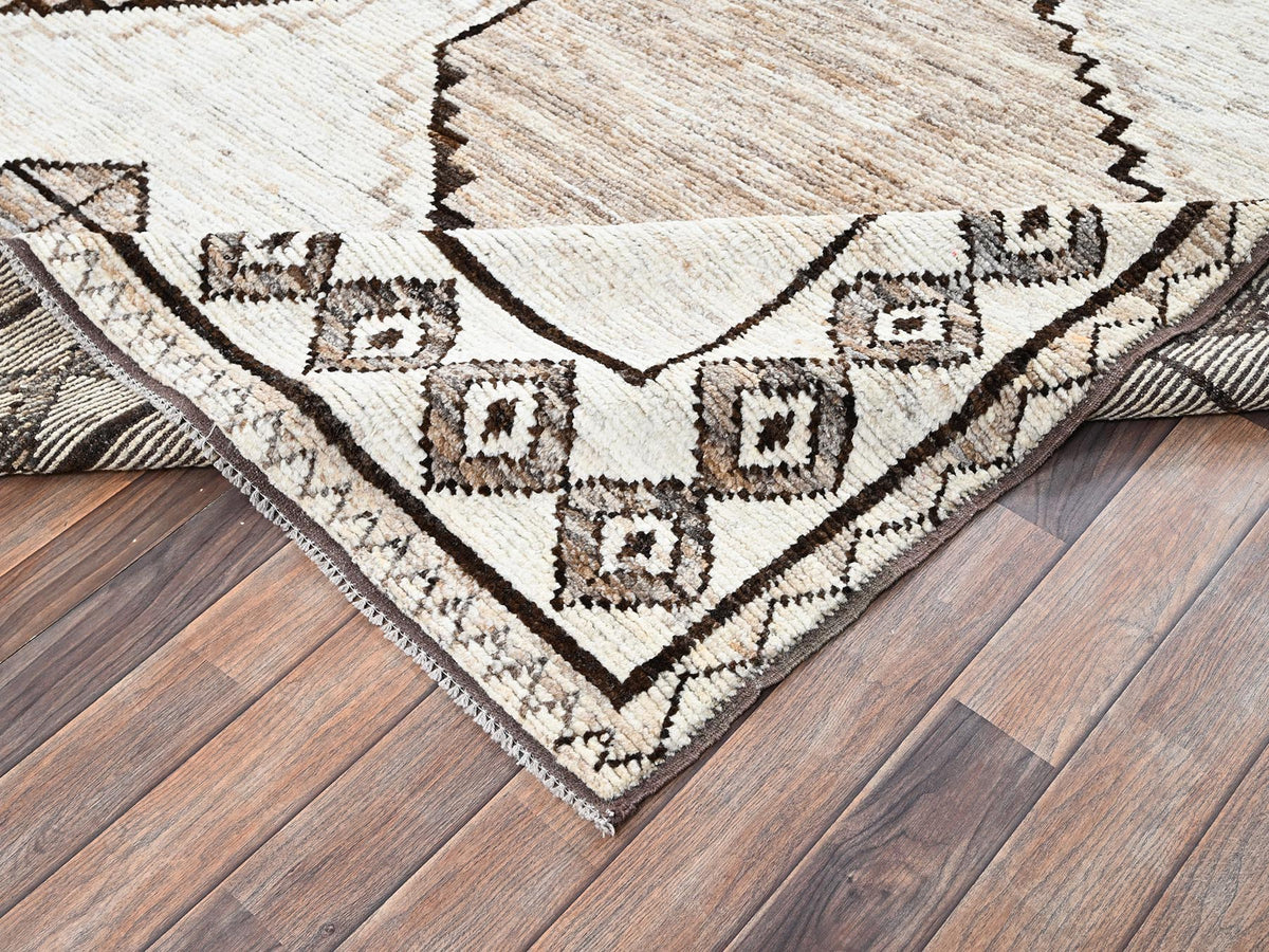 Tribal & Geometric hand-knotted wool rug in Ivory, 8'4" x 10'1" — SKU O02516 (view 7)