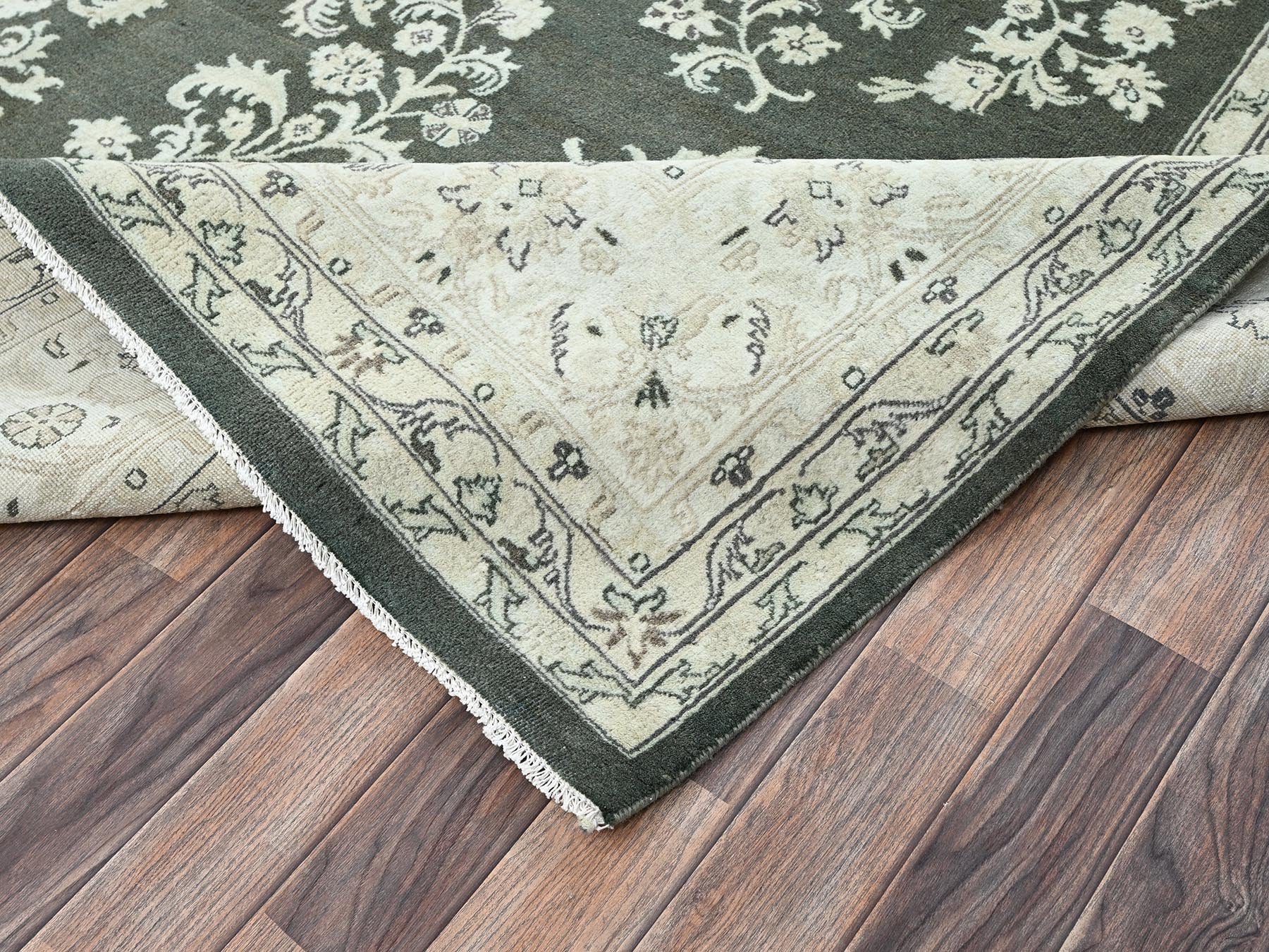 Sarouk Vintage hand-knotted wool rug in Green & Ivory, 9'8" x 14'2" — SKU O02529 (view 7)