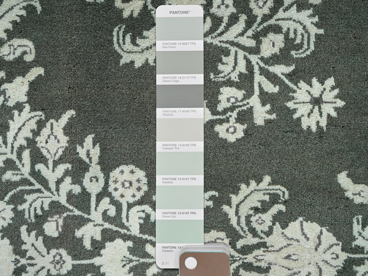 Sarouk Vintage hand-knotted wool rug in Green & Ivory, 9'8" x 14'2" — SKU O02529 (view 8)