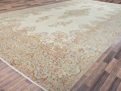 Kerman Vintage hand-knotted wool rug in Ivory & Light Green, 12'3" x 21'1" — SKU O02532 (view 3)