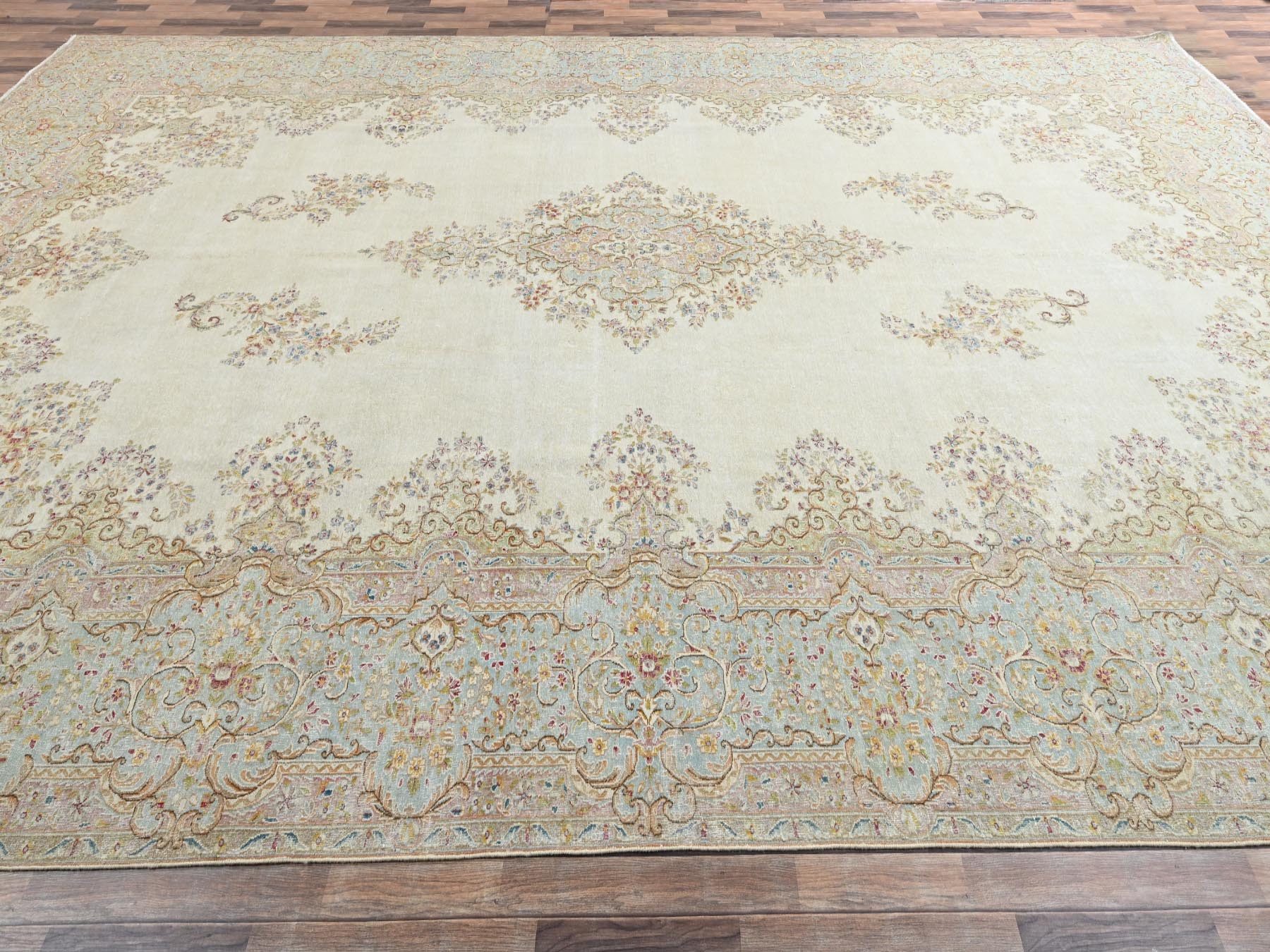 Kerman Vintage hand-knotted wool rug in Ivory & Light Green, 12'3" x 21'1" — SKU O02532 (view 4)