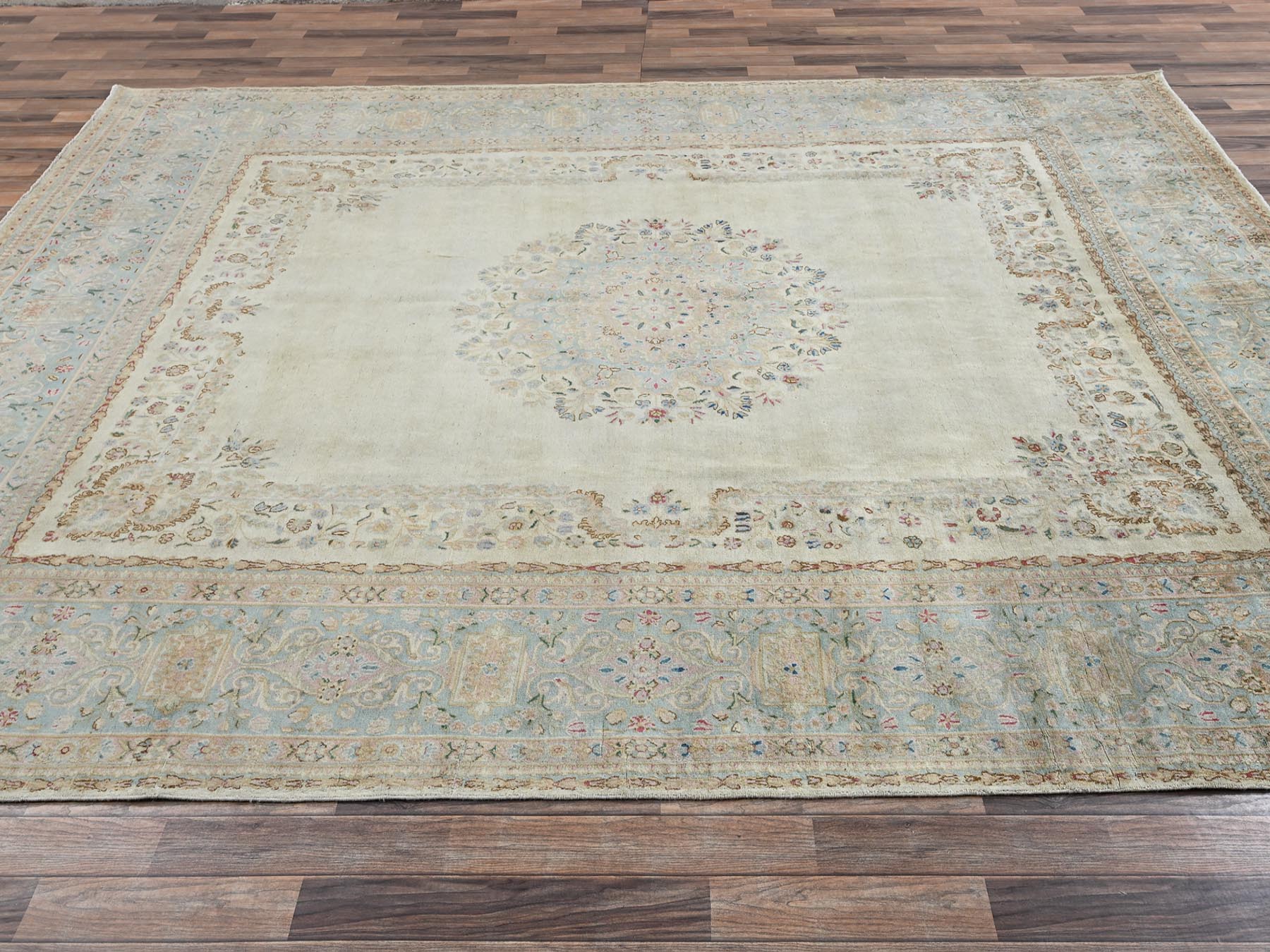 Kerman Vintage hand-knotted wool rug in Ivory & Light Green, 9'3" x 11'9" — SKU O02535 (view 4)