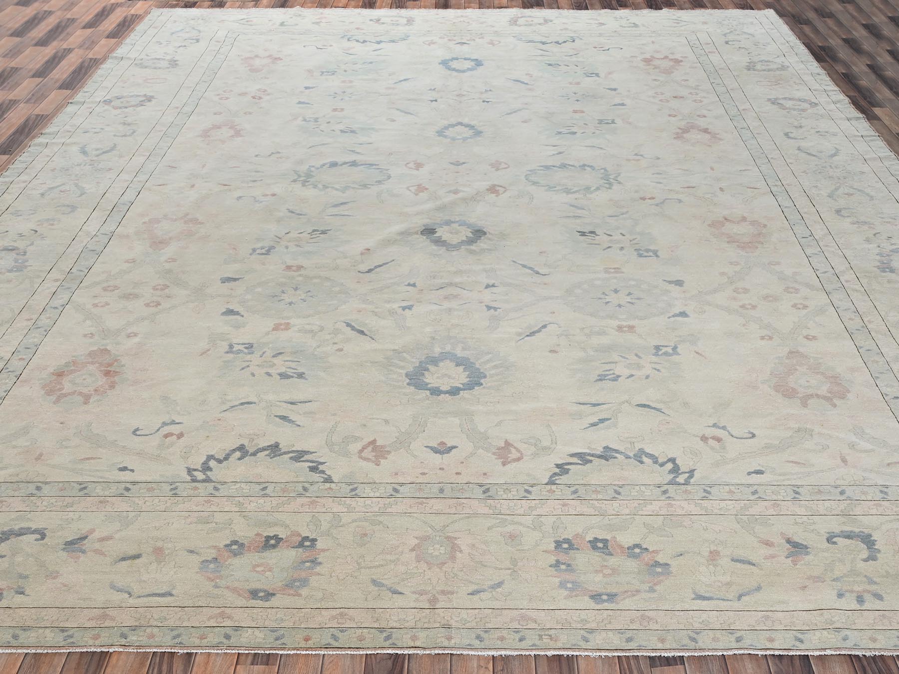 Sultanabad Vintage hand-knotted wool rug in Ivory, 13'5" x 19'3" — SKU O02537 (view 2)