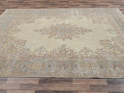 Kerman Vintage hand-knotted wool rug in Ivory & Light Blue, 8'7" x 11'10" — SKU O02539 (view 4)