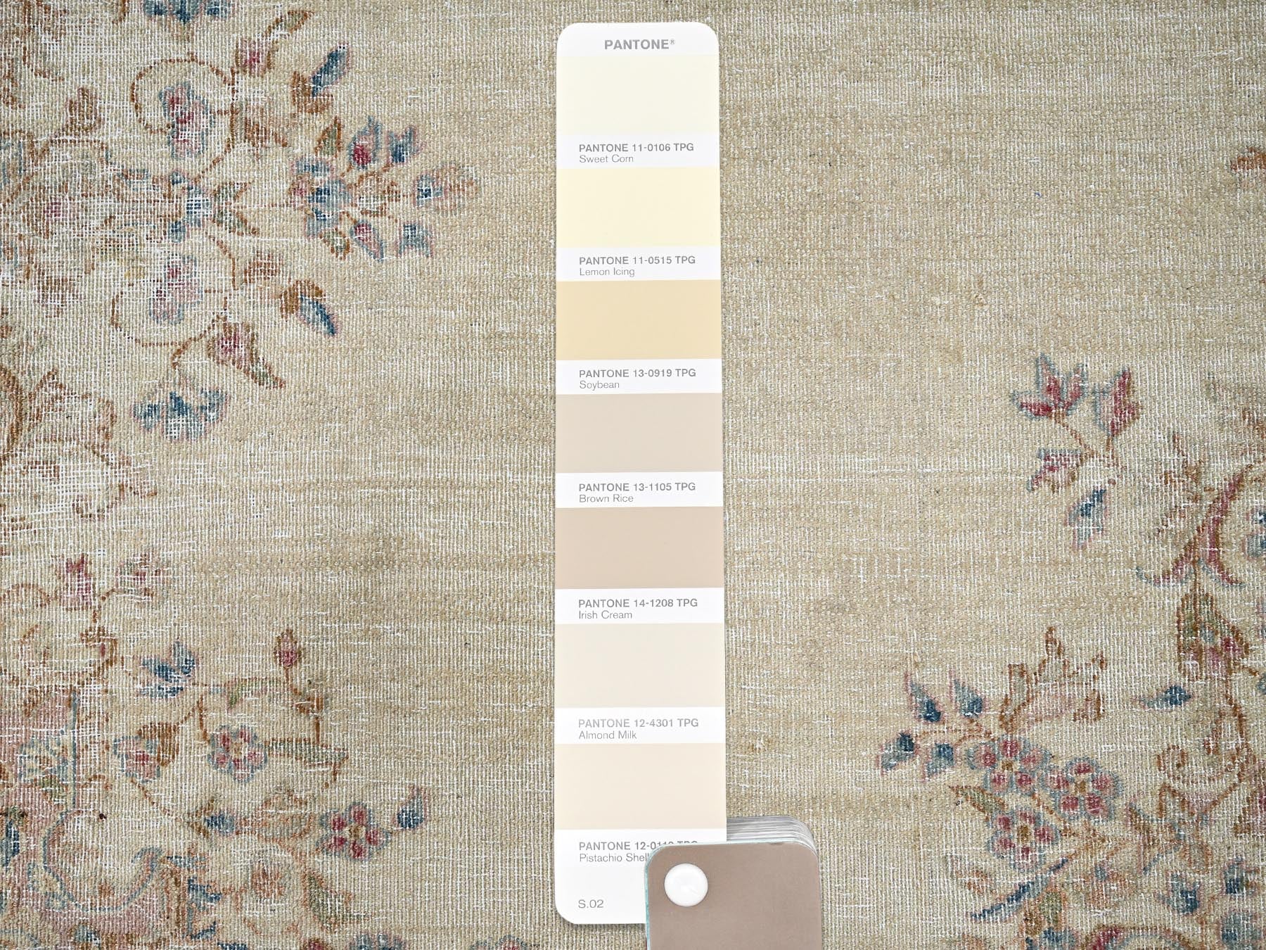 Kerman Vintage hand-knotted wool rug in Ivory & Light Blue, 8'7" x 11'10" — SKU O02539 (view 8)