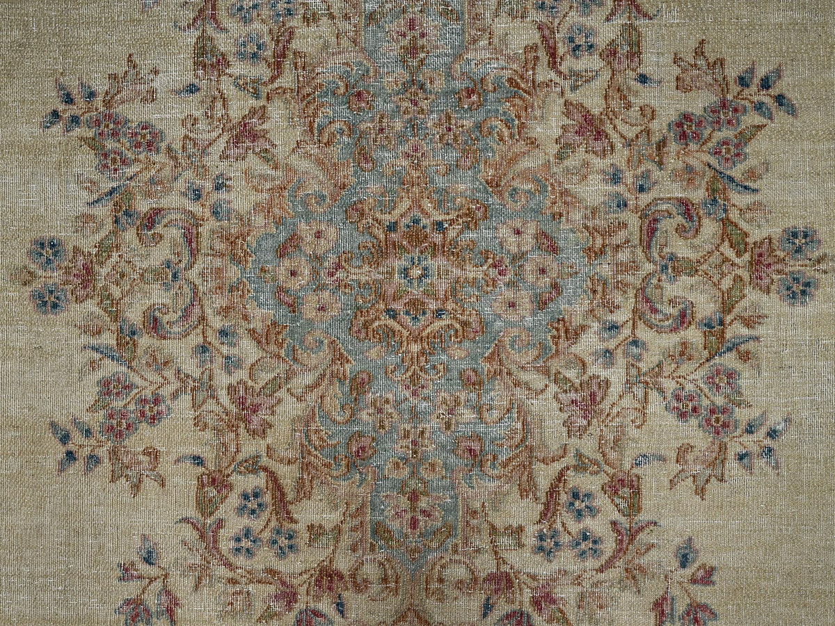 Kerman Vintage hand-knotted wool rug in Ivory & Light Blue, 8'7" x 11'10" — SKU O02539 (view 9)
