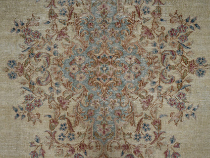 Kerman Vintage hand-knotted wool rug in Ivory & Light Blue, 8'7" x 11'10" — SKU O02539 (view 9)