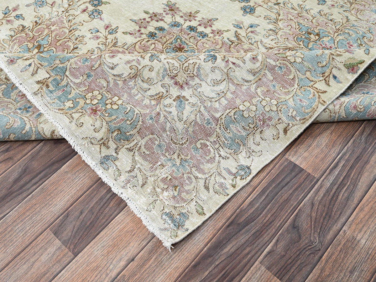 Kerman Vintage hand-knotted wool rug in Ivory & Light Blue, 9'11" x 13'9" — SKU O02540 (view 7)