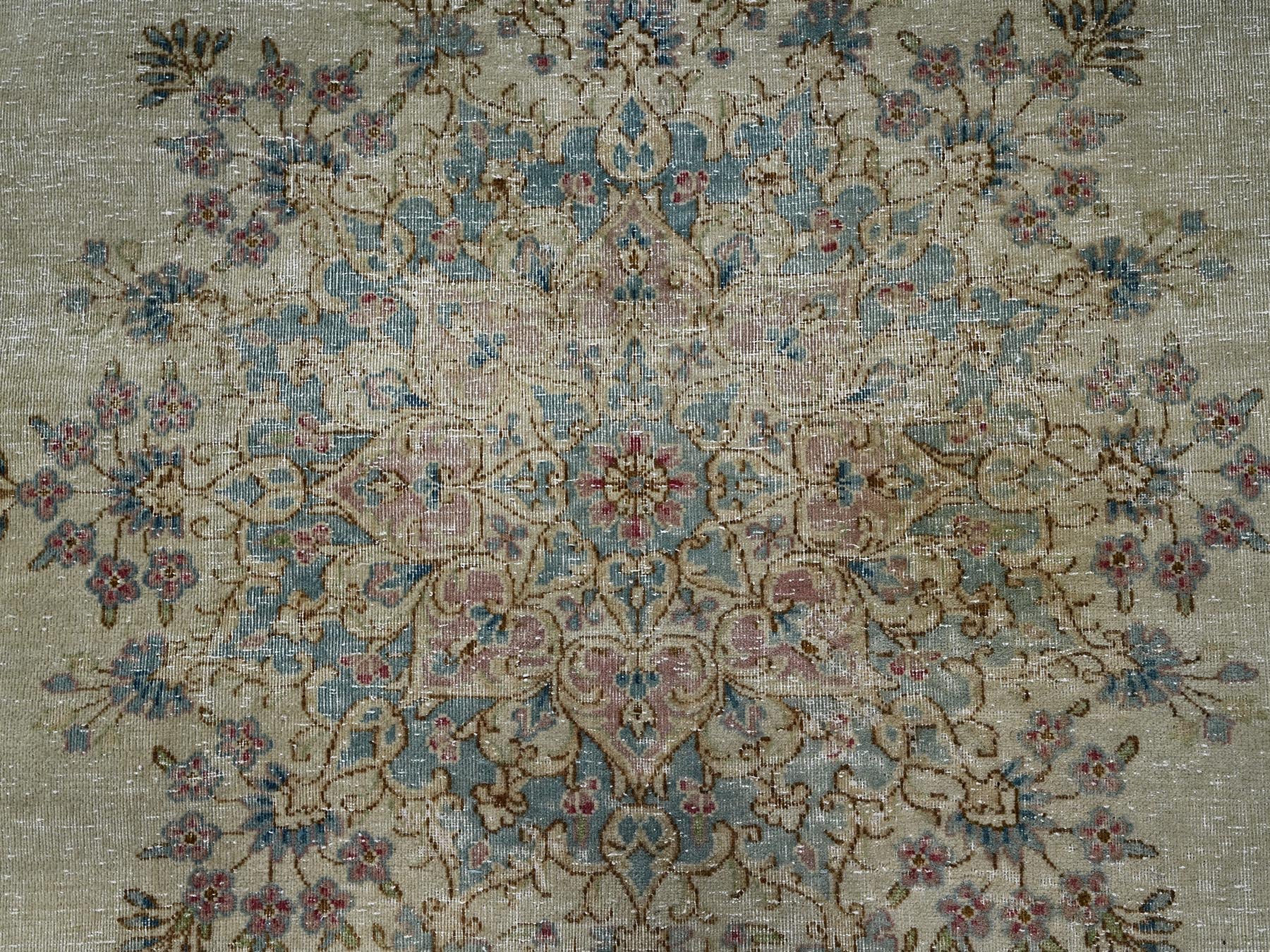 Kerman Vintage hand-knotted wool rug in Ivory & Light Blue, 9'11" x 13'9" — SKU O02540 (view 9)