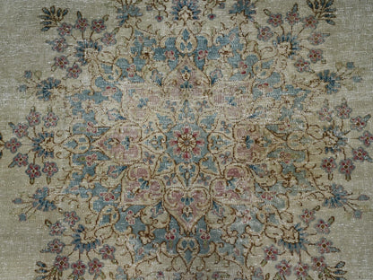 Kerman Vintage hand-knotted wool rug in Ivory & Light Blue, 9'11" x 13'9" — SKU O02540 (view 9)