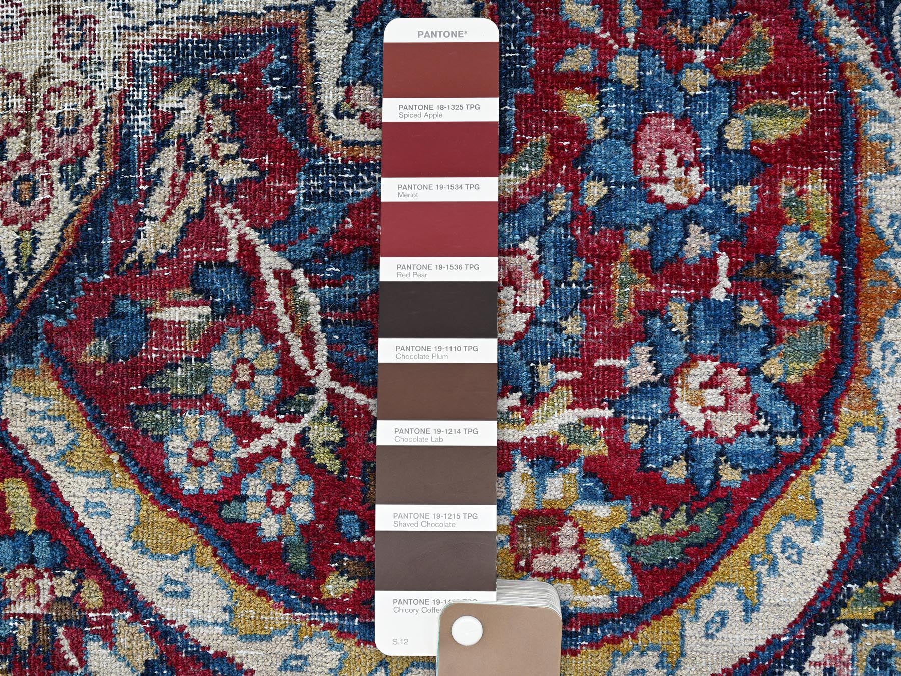 Kerman Antique hand-knotted wool rug in Ivory & Navy Blue, 11'8" x 17' — SKU O02543 (view 8)