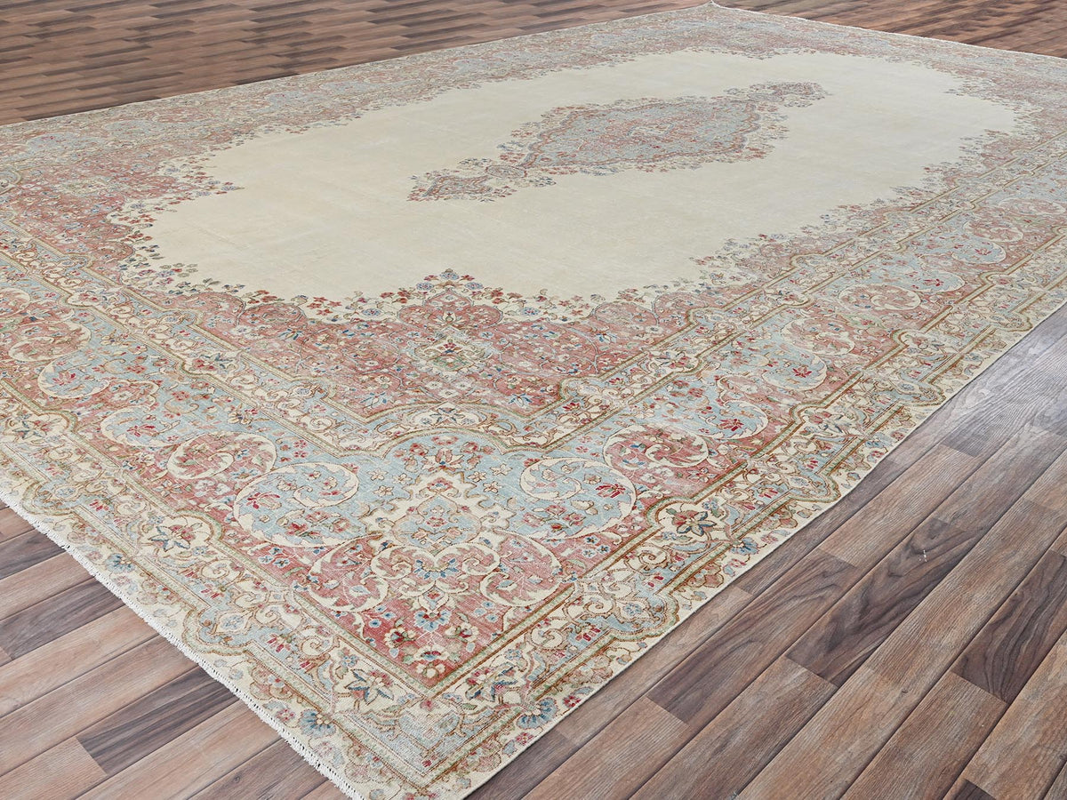 Kerman Vintage hand-knotted wool rug in Ivory & Light Blue, 11'8" x 19'5" — SKU O02545 (view 3)