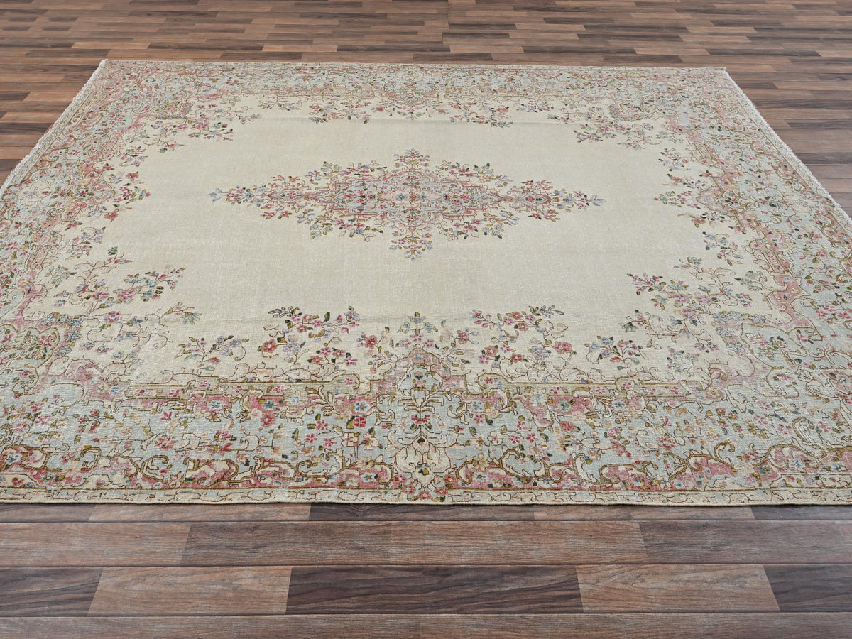 Kerman Vintage hand-knotted wool rug in Ivory & Light Green, 7'10" x 10' — SKU O02550 (view 4)