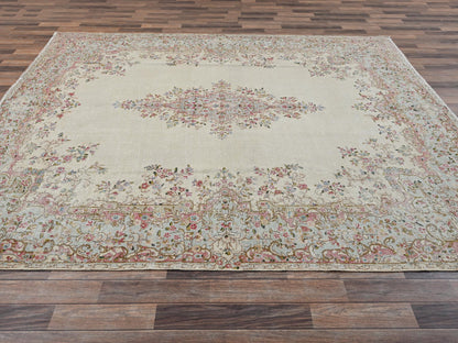 Kerman Vintage hand-knotted wool rug in Ivory & Light Green, 7'10" x 10' — SKU O02550 (view 4)