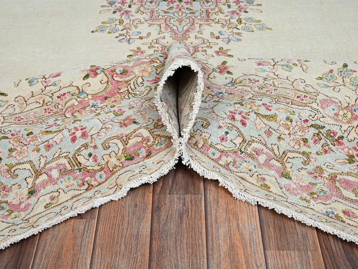 Kerman Vintage hand-knotted wool rug in Ivory & Light Green, 7'10" x 10' — SKU O02550 (view 6)