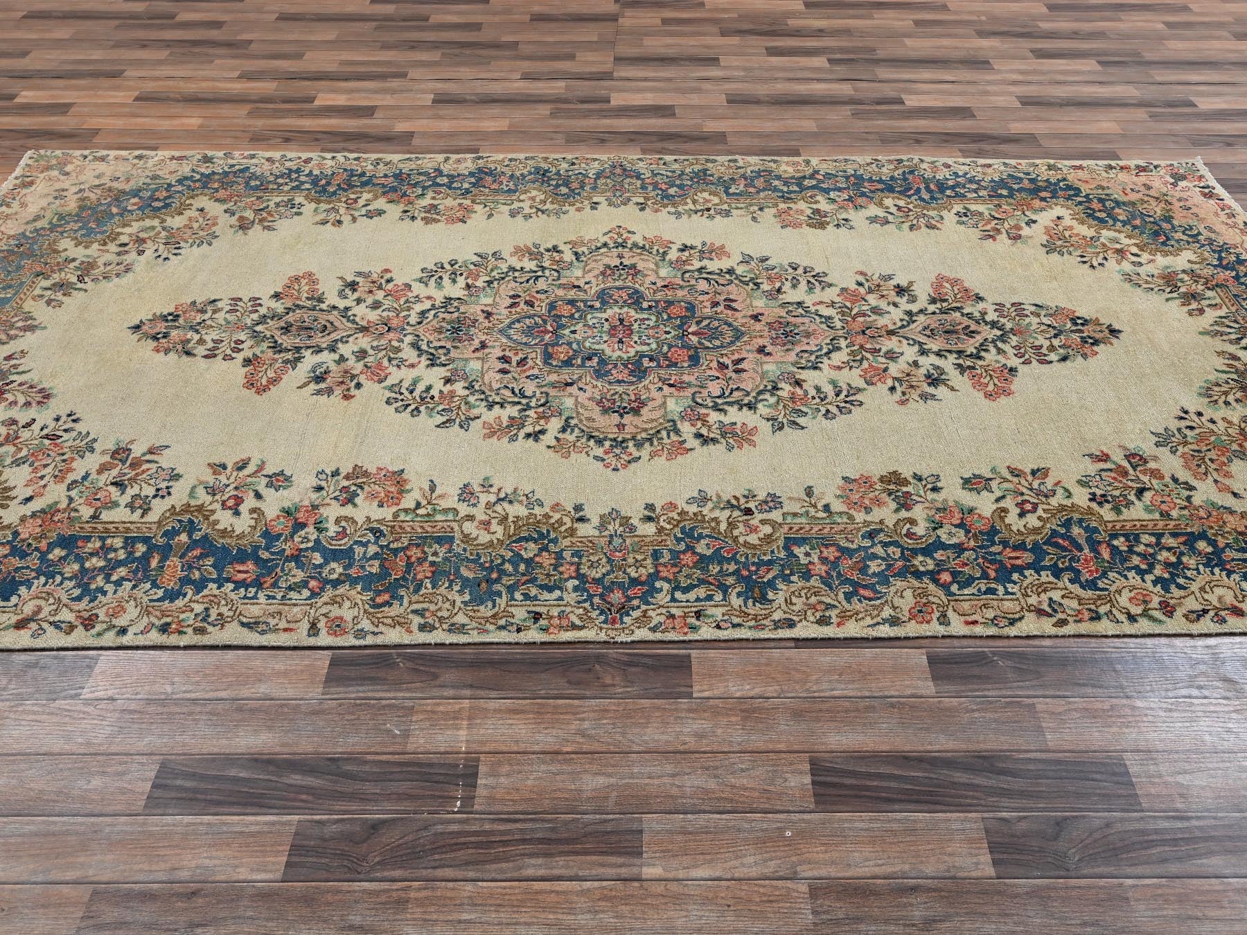Kerman Vintage hand-knotted wool runner in Ivory & Blue, 5'11" x 11'5" — SKU O02551 (view 4)