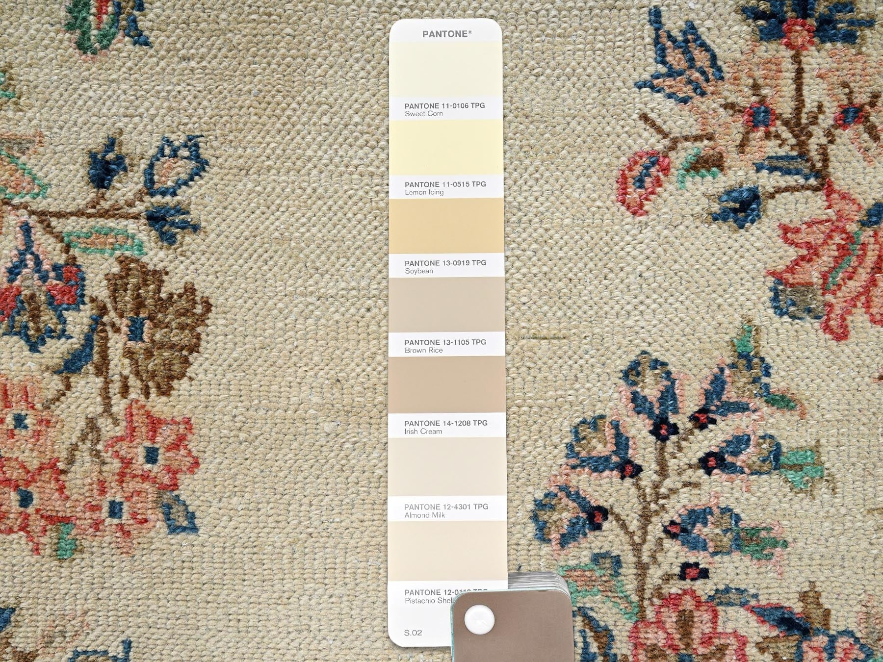 Kerman Vintage hand-knotted wool runner in Ivory & Blue, 5'11" x 11'5" — SKU O02551 (view 8)