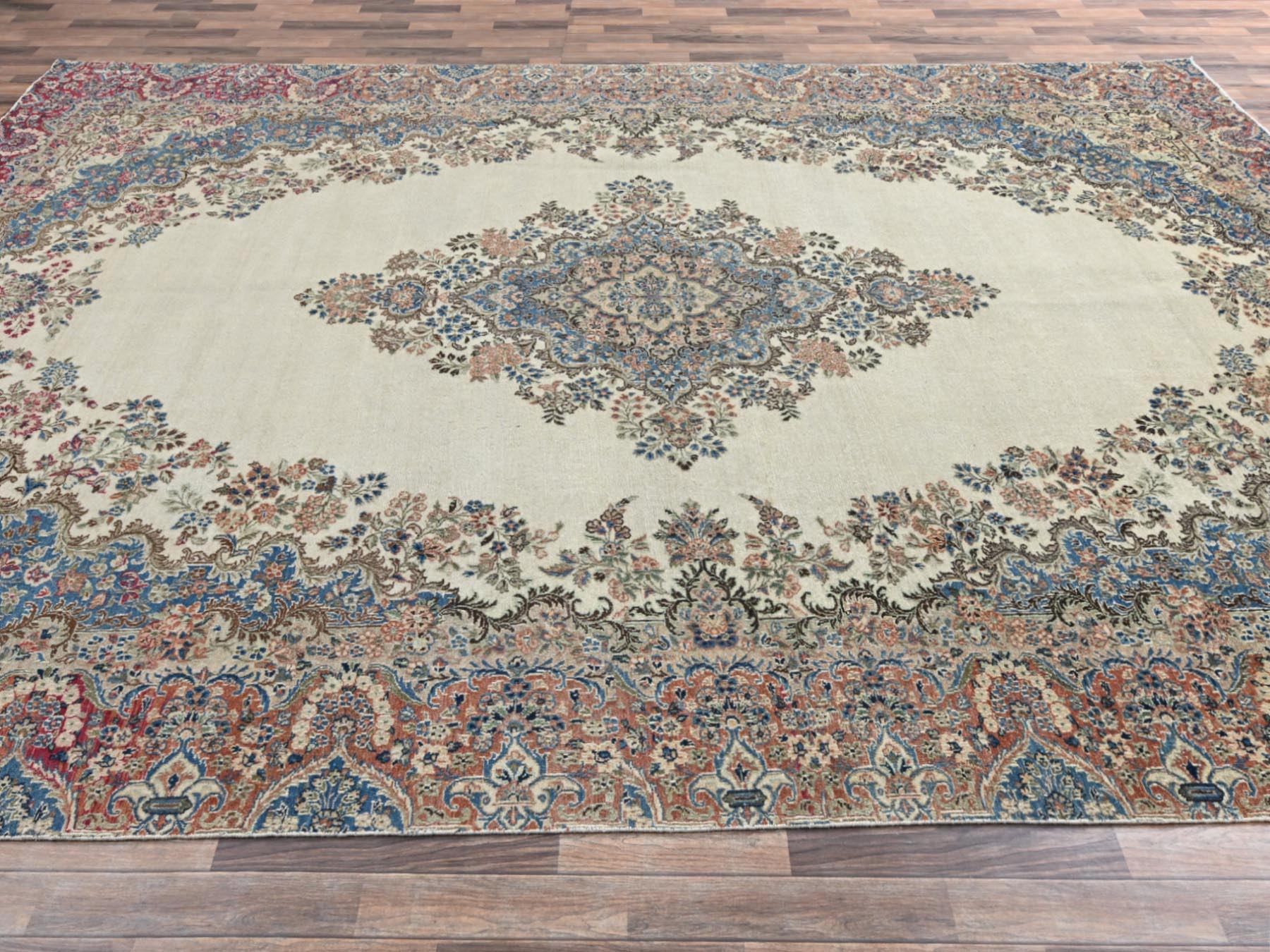 Kerman Vintage hand-knotted wool rug in Ivory & Red, 10'2" x 15'10" — SKU O02557 (view 4)