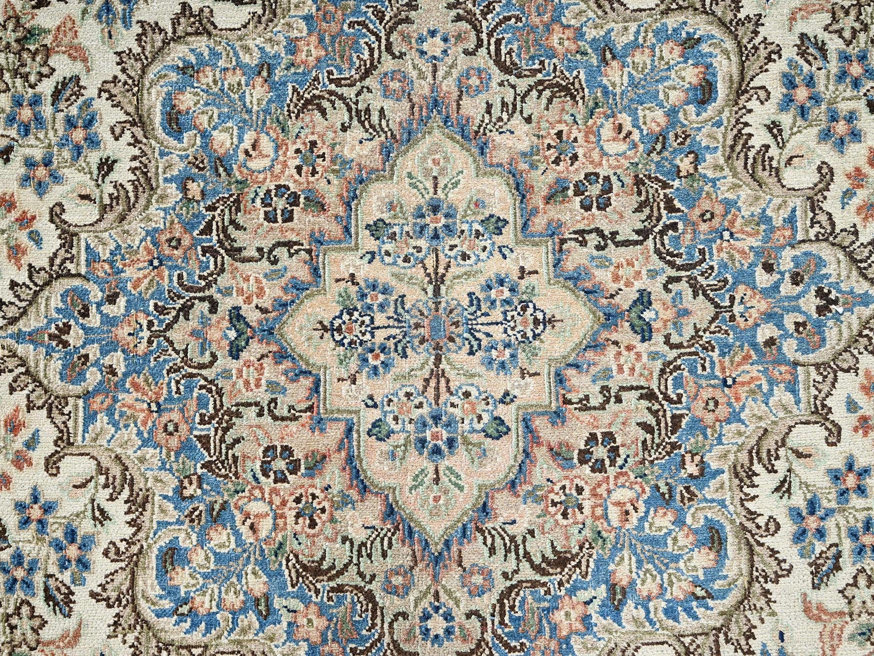 Kerman Vintage hand-knotted wool rug in Ivory & Red, 10'2" x 15'10" — SKU O02557 (view 9)