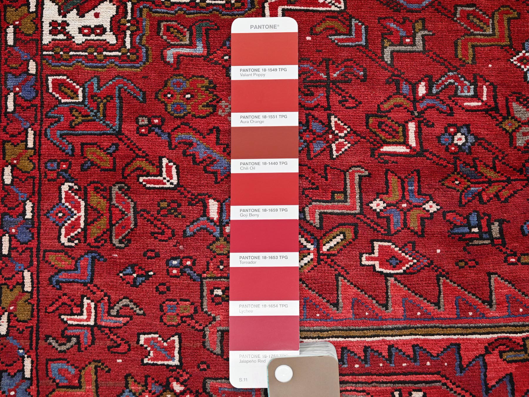 Heriz Heriz hand-knotted wool rug in Red & Chocolate Brown, 9'7" x 12'2" — SKU O0256 (view 7)
