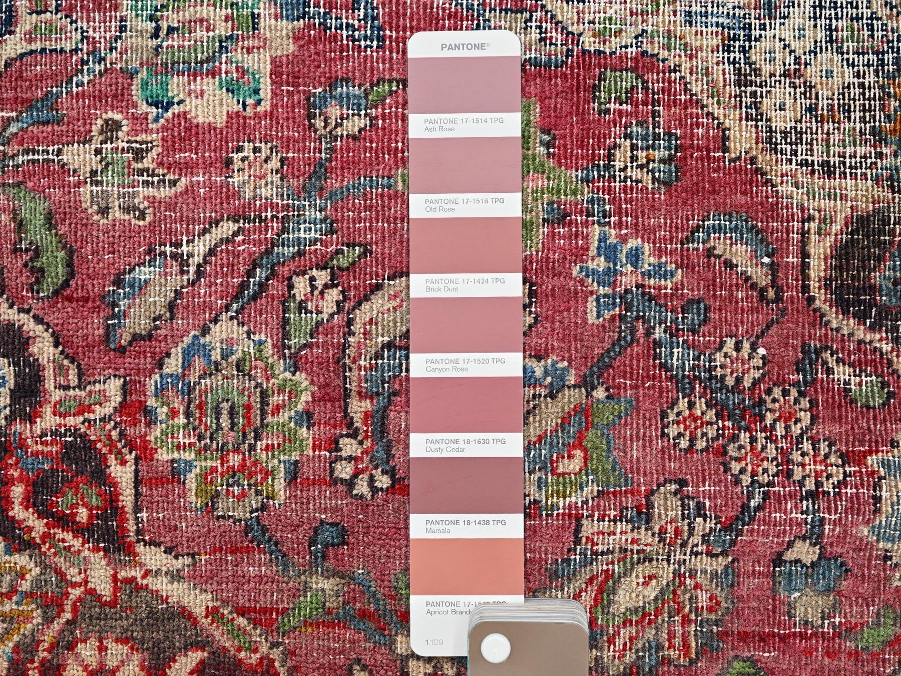 Tabriz Vintage hand-knotted wool rug in Red & Gray, 3'9" x 6'7" — SKU O02628 (view 4)