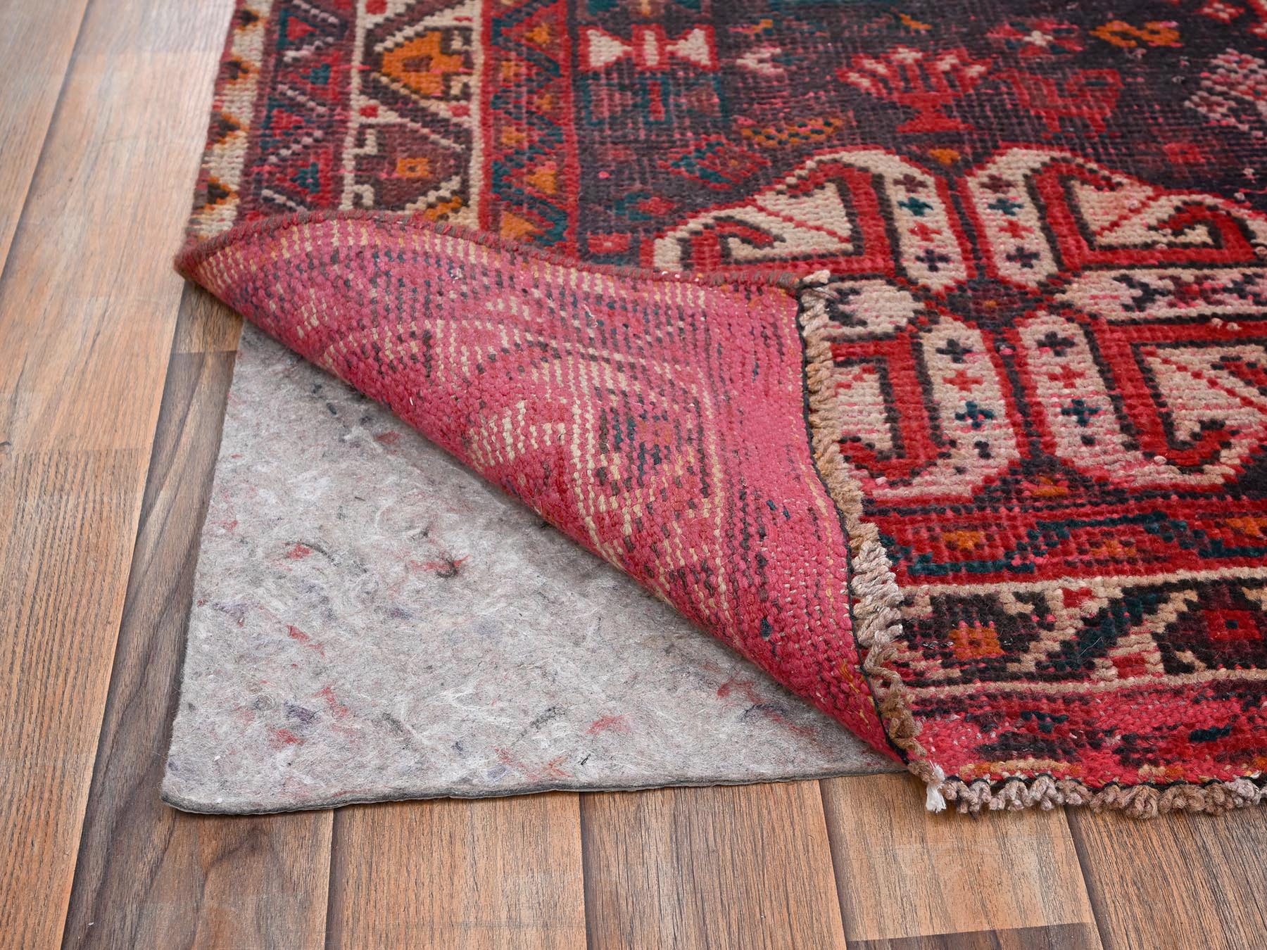 Shiraz Vintage hand-knotted wool rug in Red & Ivory, 6'11" x 9'7" — SKU O02642 (view 5)
