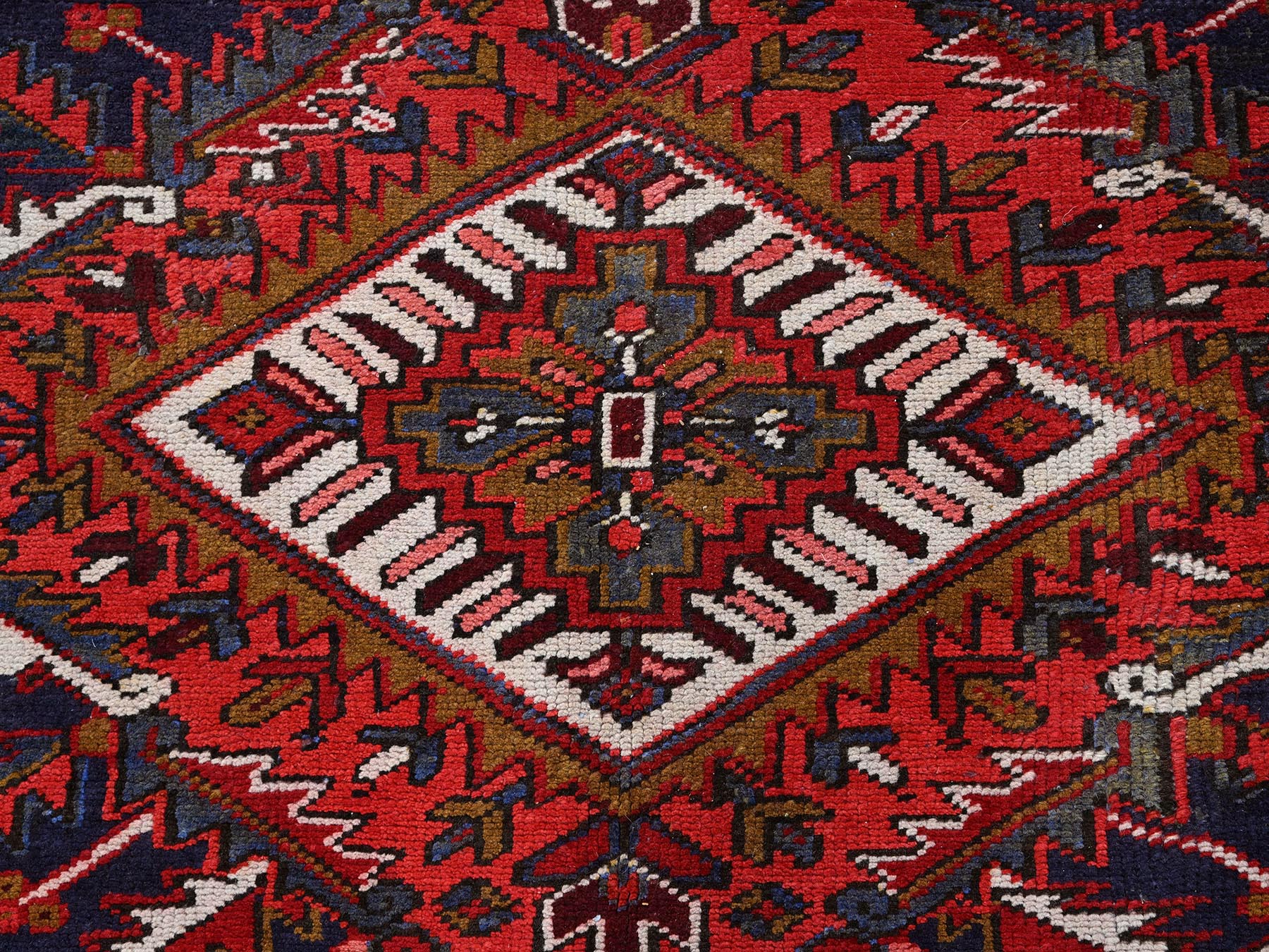 Heriz Heriz hand-knotted wool rug in Red & Midnight Blue, 7'9" x 10'4" — SKU O0265 (view 8)