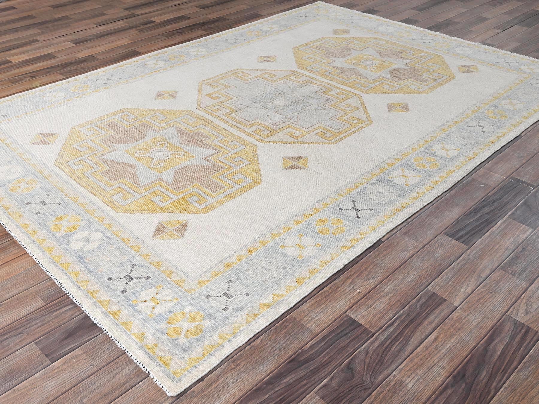 Kazak Kazak hand-knotted wool rug in Ivory & Light Blue, 6' x 8'11" — SKU O02682 (view 3)