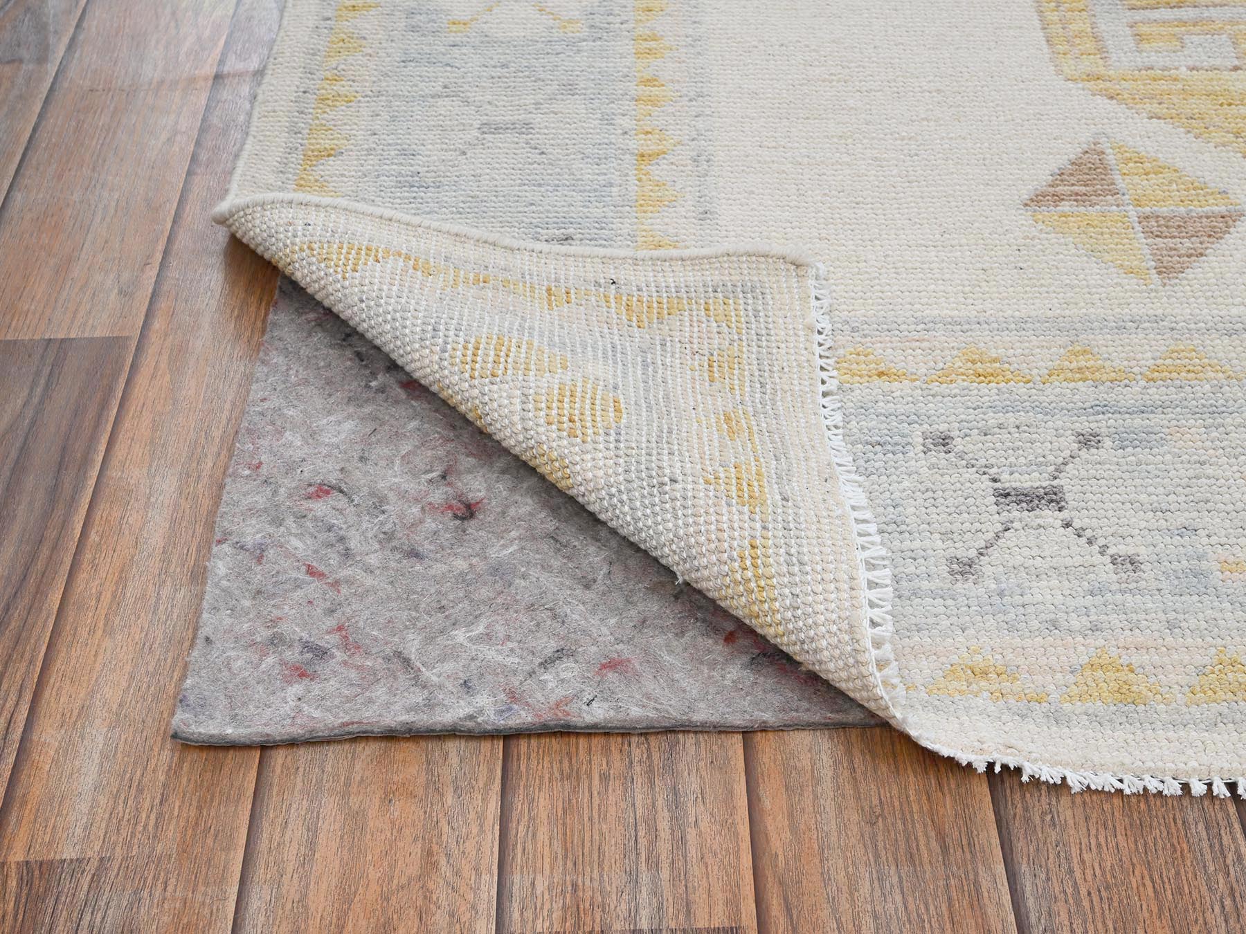 Kazak Kazak hand-knotted wool rug in Ivory & Light Blue, 6' x 8'11" — SKU O02682 (view 5)