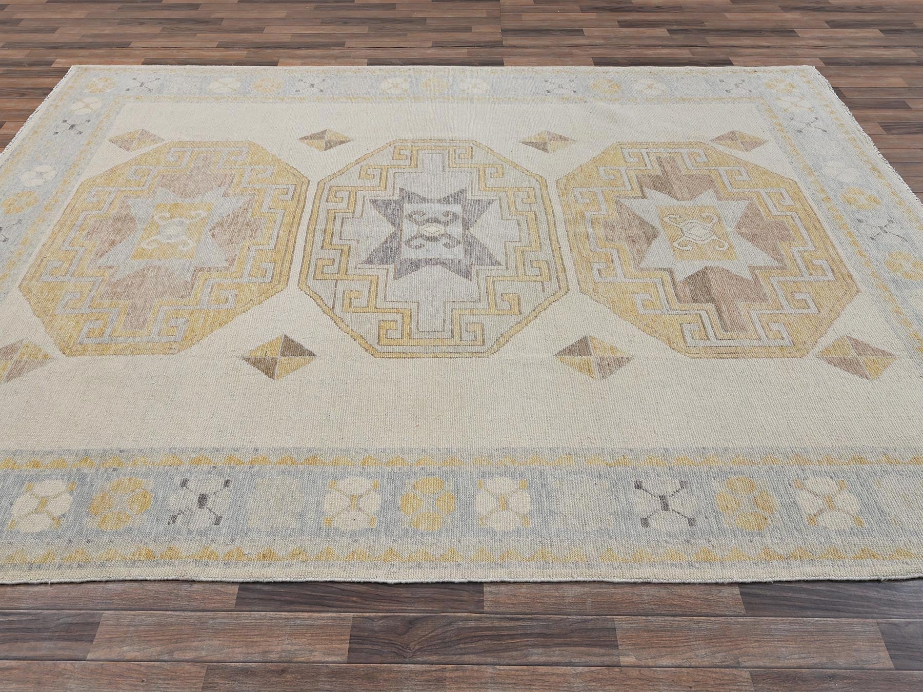 Oushak hand-knotted wool rug in Ivory & Light Blue, 7'11" x 10'3" — SKU O02707 (view 4)