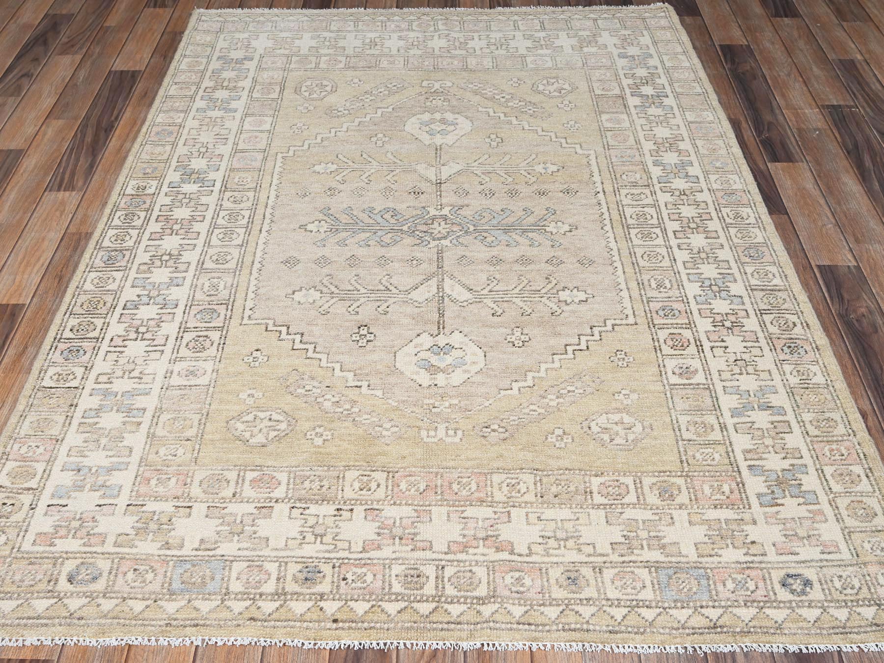 Oushak hand-knotted wool rug in Yellow & Ivory, 4'10" x 6'10" — SKU O02719 (view 2)