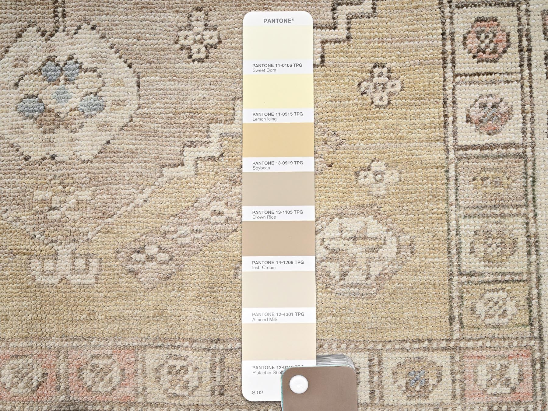 Oushak hand-knotted wool rug in Yellow & Ivory, 4'10" x 6'10" — SKU O02719 (view 4)