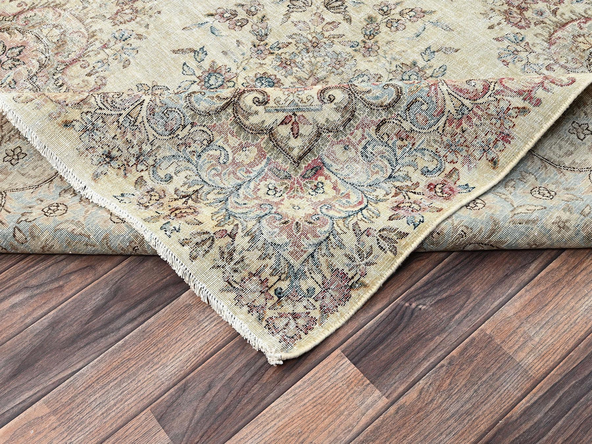 Kerman Vintage hand-knotted wool rug in Ivory & Pink, 10'6" x 16'4" — SKU O02737 (view 7)