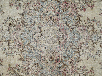 Kerman Vintage hand-knotted wool rug in Ivory & Pink, 10'6" x 16'4" — SKU O02737 (view 9)