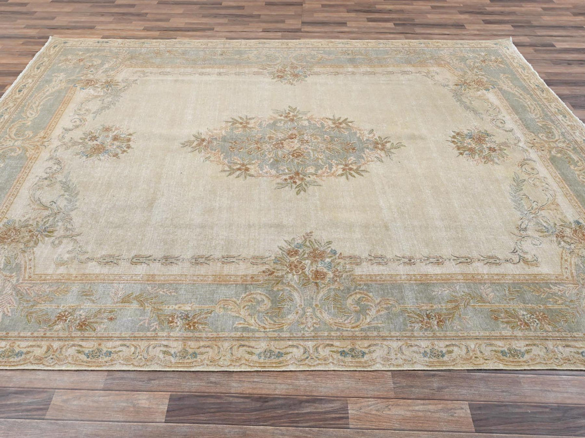 Kerman Vintage hand-knotted wool rug in Ivory & Light Green, 8'9" x 11'8" — SKU O02738 (view 4)