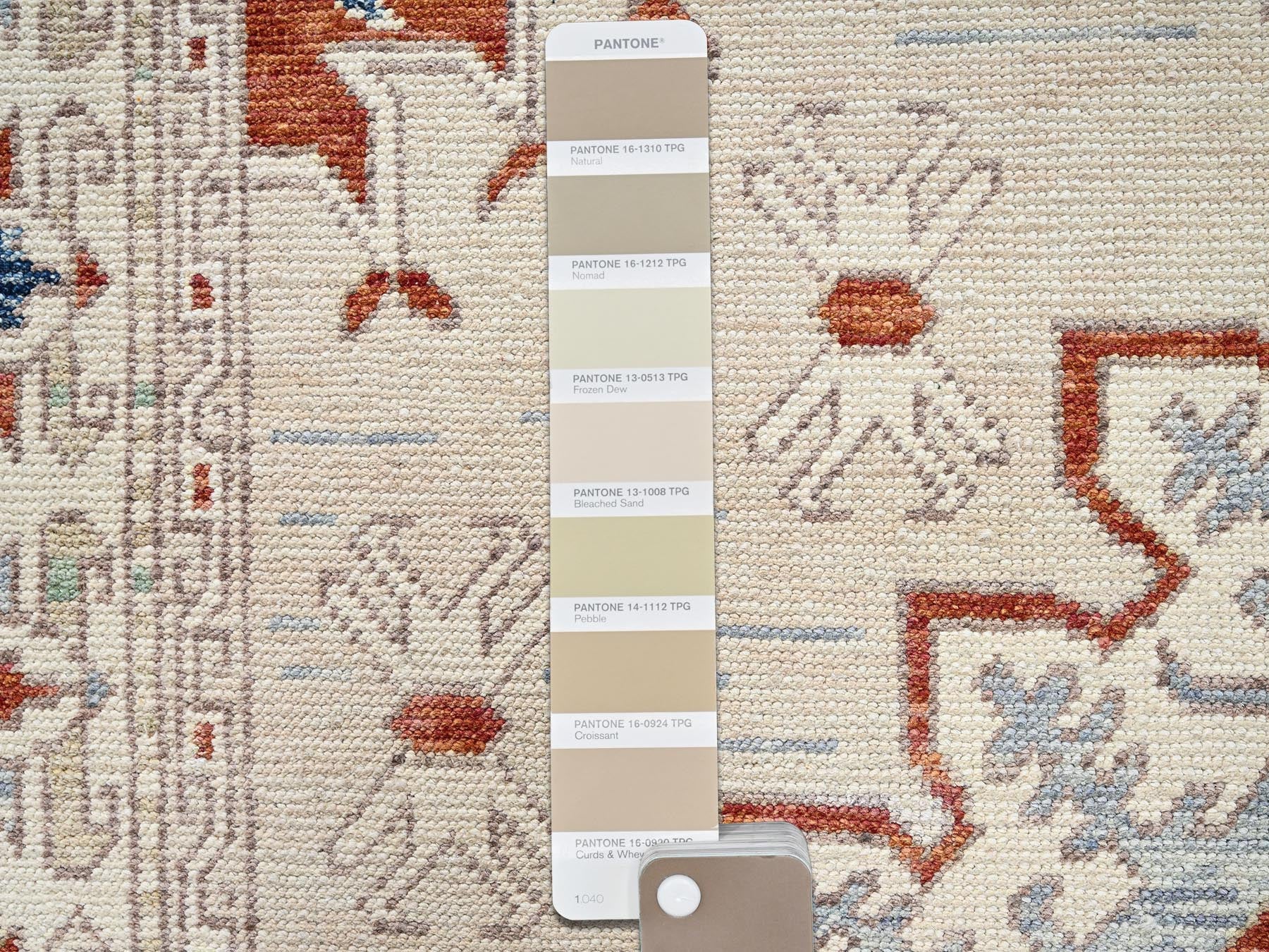 Oushak hand-knotted wool rug in Ivory, 4'10" x 6'10" — SKU O02766 (view 4)