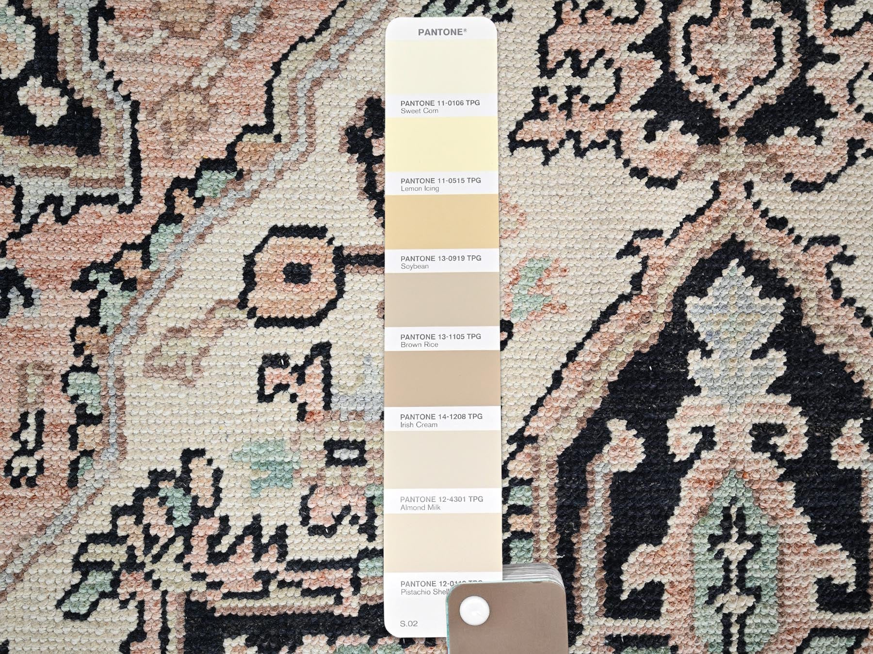 Heriz Tribal & Geometric hand-knotted wool rug in Pink, 4'10" x 7' — SKU O02798 (view 4)